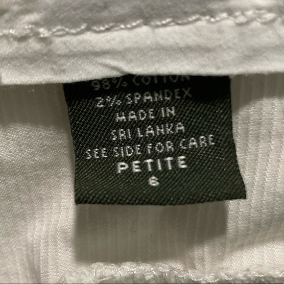 Eddie Bauer 
6P white capris - Picture 3 of 7